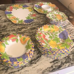 Trudeau Melamine outdoor place setting for 12*.